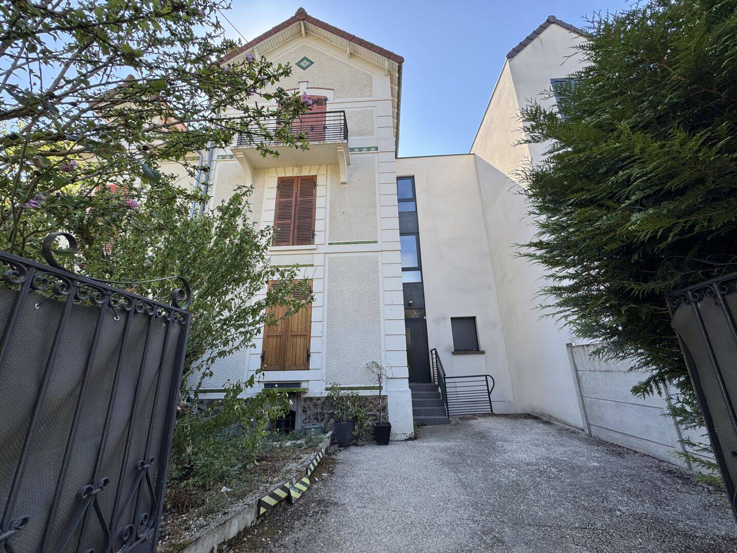 Maison 8 pièces 146 m² · à Houilles · 145,6 m² · 2 415 €