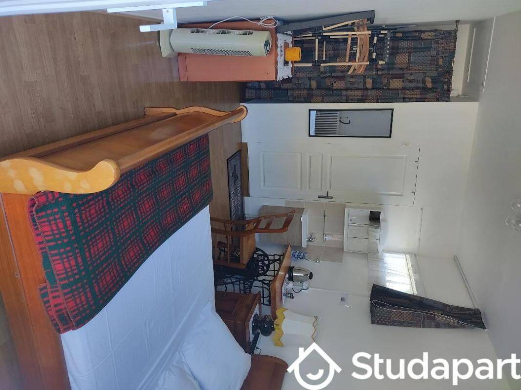 Maison 1 pièce 100 m² · à Sainte-Eulalie · 100 m² · 750 €/mois