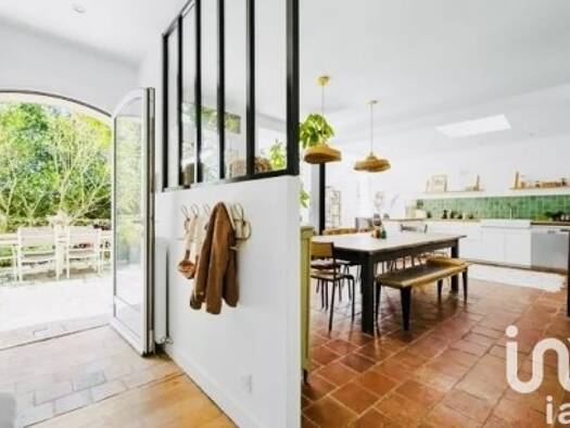 Maison à vendre 929 000 € 8 pièces 7 chambres 258 m² 120 m² de terrain Sud Chambourcy 78240