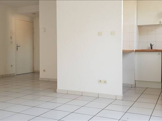 Triplex à louer 580 € 2 pièces 1 chambre 44 m² Étage 1/2 Nord Ouest Saint-André-de-Cubzac 33240