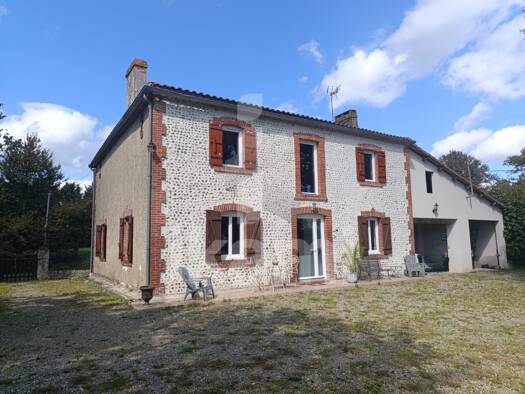 Maison de plain-pied à vendre 210 000 € 3 pièces 2 chambres 90 m² 3 598 m² de terrain Rive Droite Aire-sur-l'Adour 40800