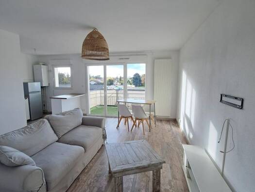 Appartement à louer 780 € 2 pièces 1 chambre 53 m² Étage 2/2 Saint Eloi-Touffenet-Breuil-Mingot Poitiers 86000