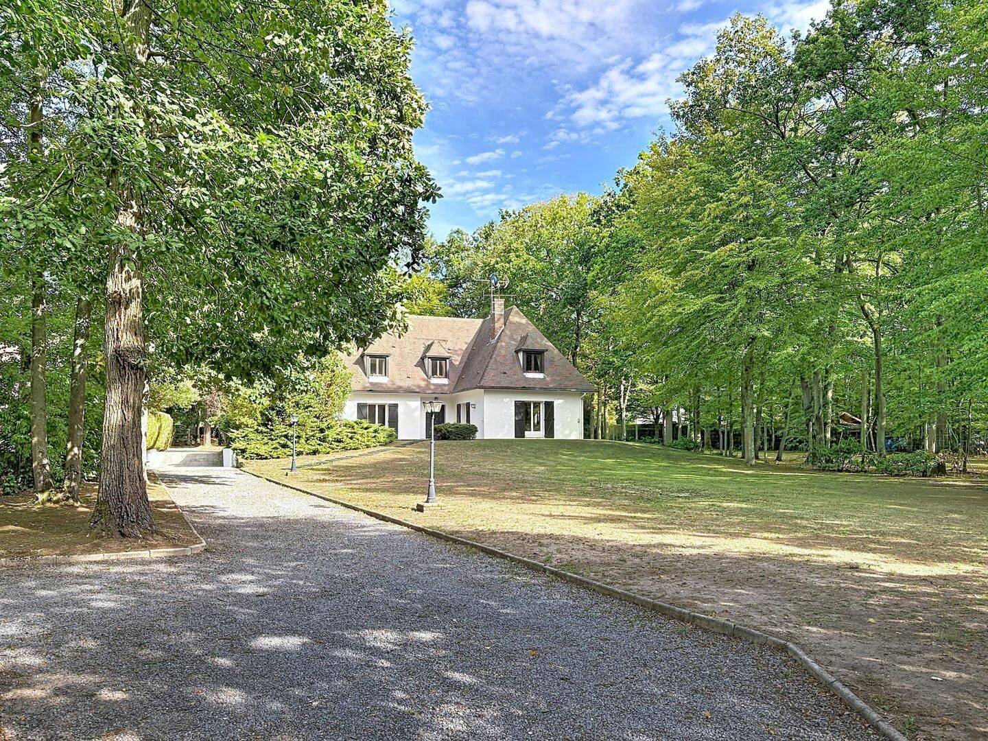 Maison 8 pièces 230 m² · à Lamorlaye · 230 m² · 845 000 €