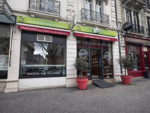 Local commercial à louer 1 740 € 92 m² de surface de vente Citadelle Chalon-sur-Saône 71100