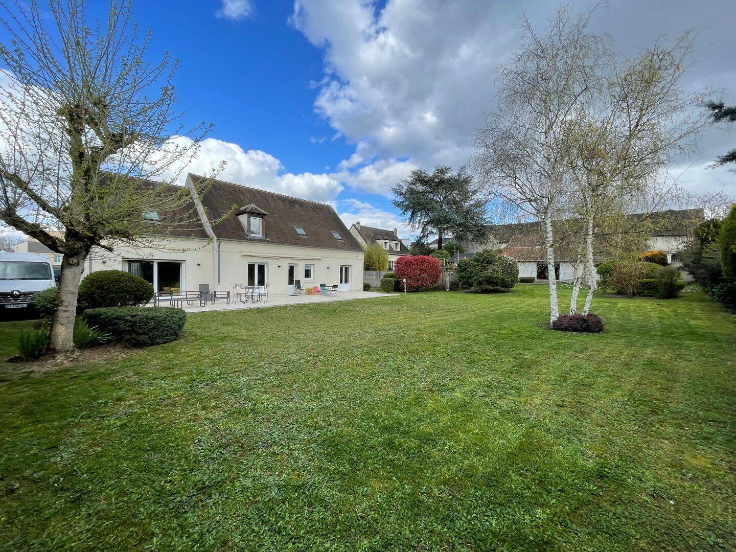 Maison 8 pièces 242 m² · à Écouen · 242 m² · 3 000 €