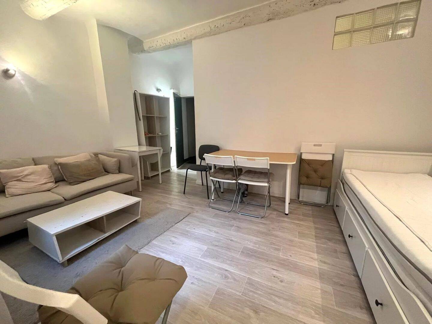 Appartement 1 pièce 23 m² · à Aix-en-Provence · 23 m² · 599 €