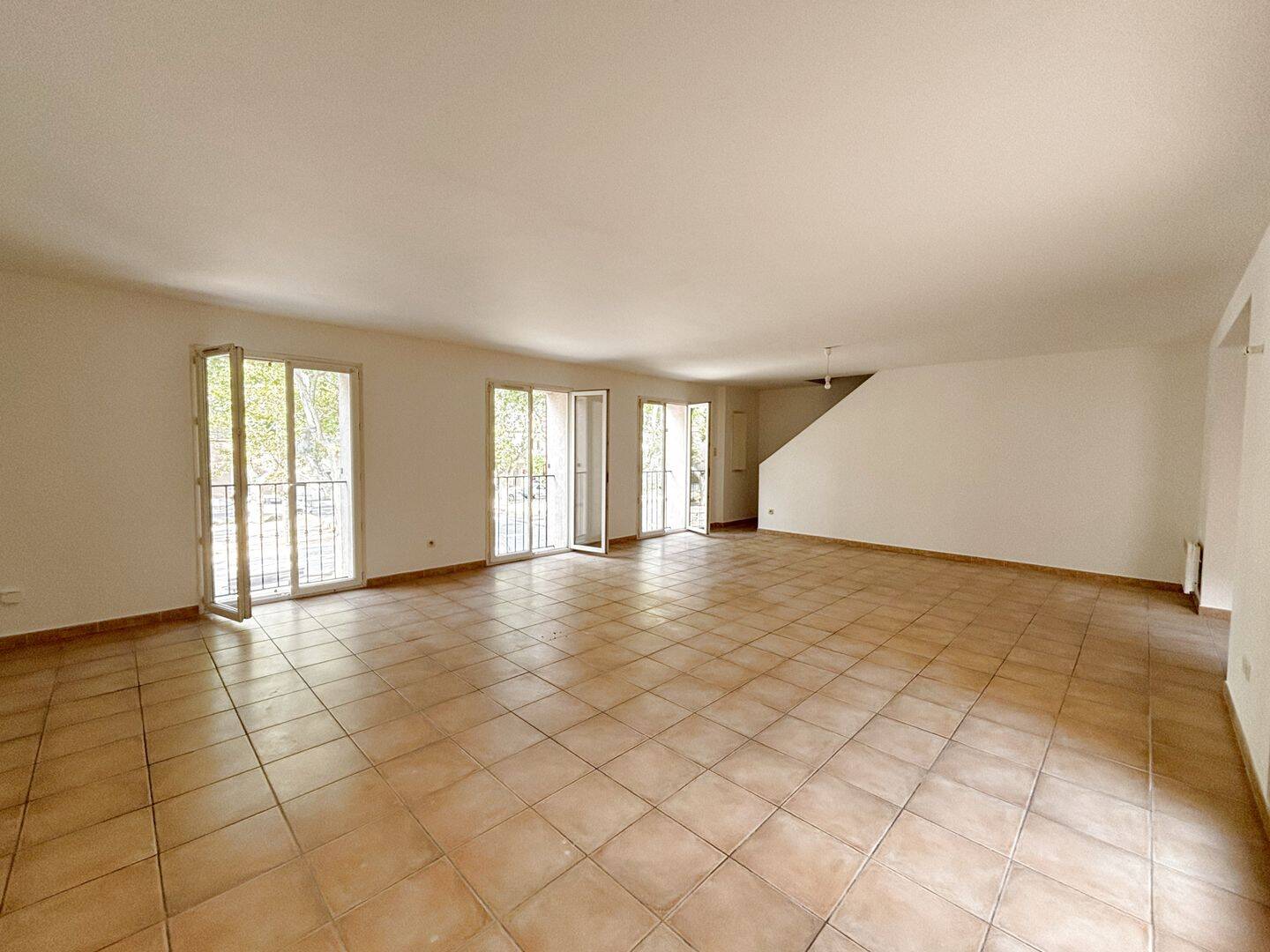 Appartement 4 pièces 139 m² · à Aigues-Mortes · 138,6 m² · 1 100 €