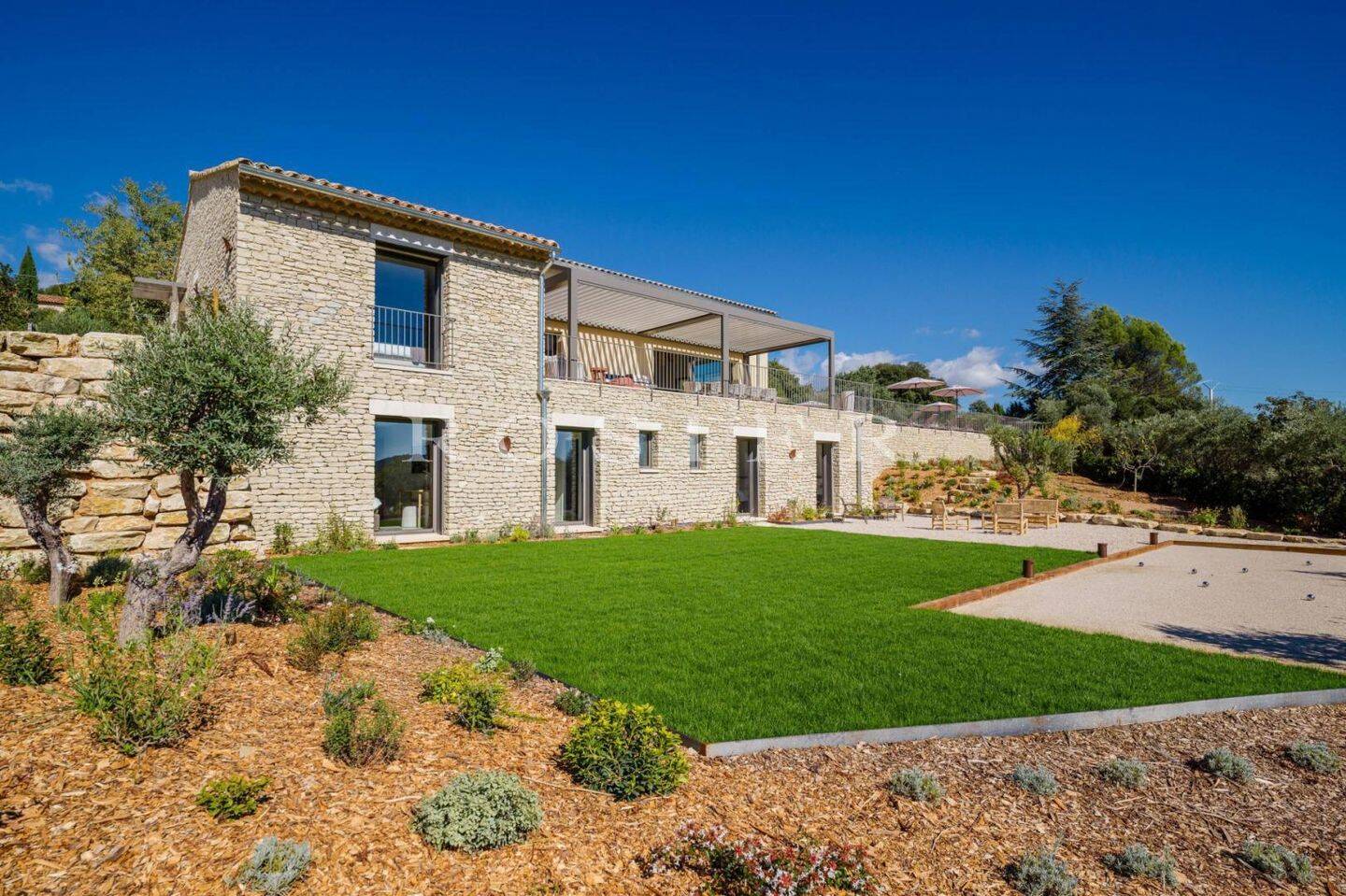 Maison 10 pièces 232 m² · à Saint-Saturnin-lès-Apt · 232 m² · 2 995 000 €