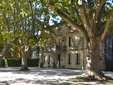 Château à vendre 2 940 000 € 30 pièces 15 chambres 1 200 m² 300 000 m² de terrain Bollene 84500