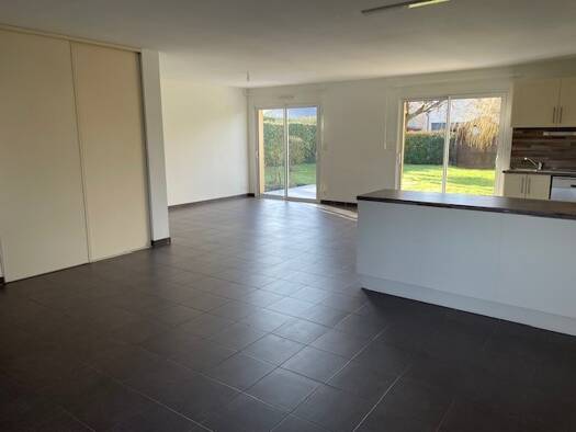 Maison de plain-pied à vendre 330 000 € 3 pièces 3 chambres 103 m² 620 m² de terrain Longuenée-en-Anjou 49770