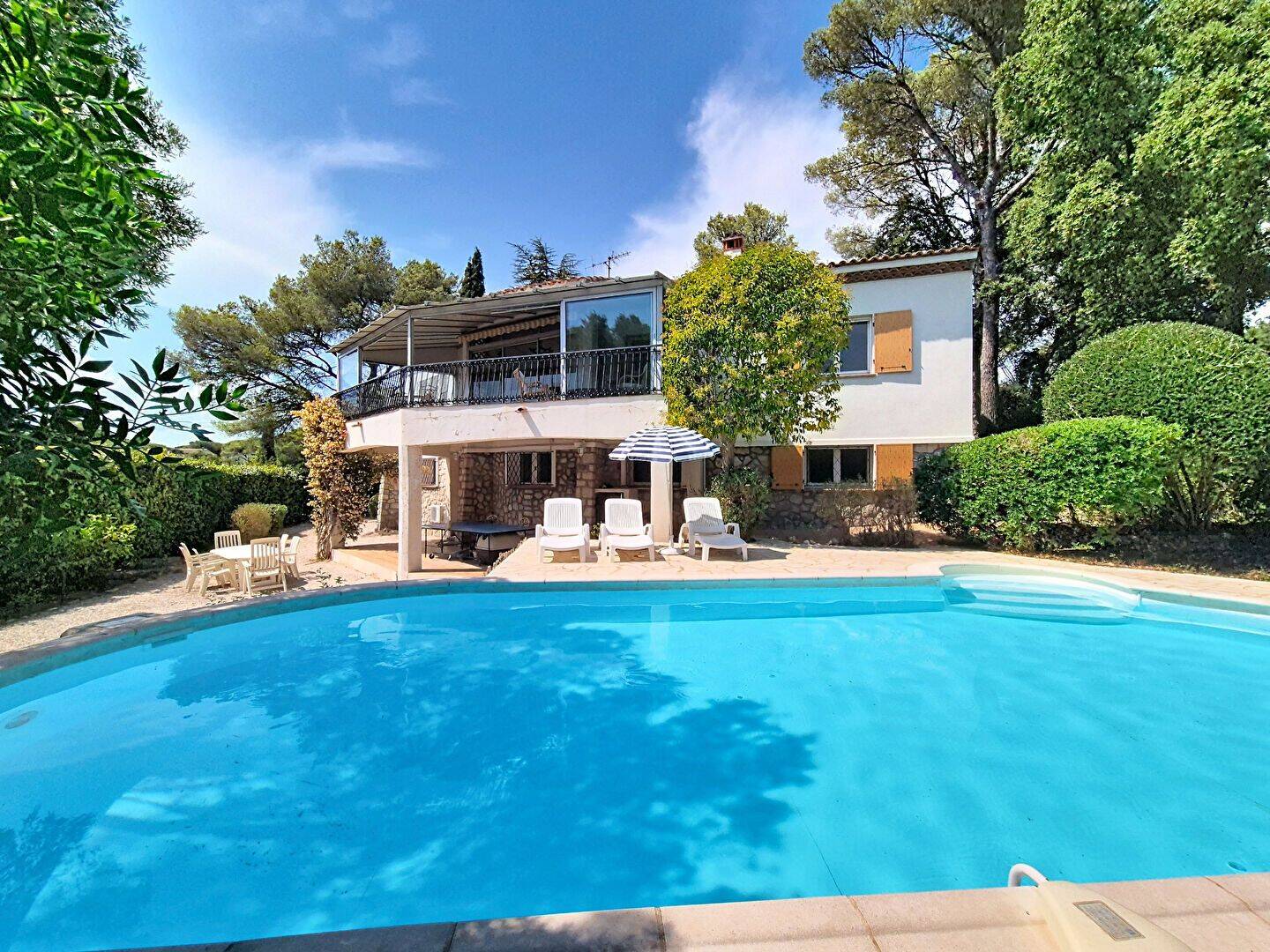 Maison 7 pièces 151 m² · à Fréjus · 150,6 m² · 655 000 €