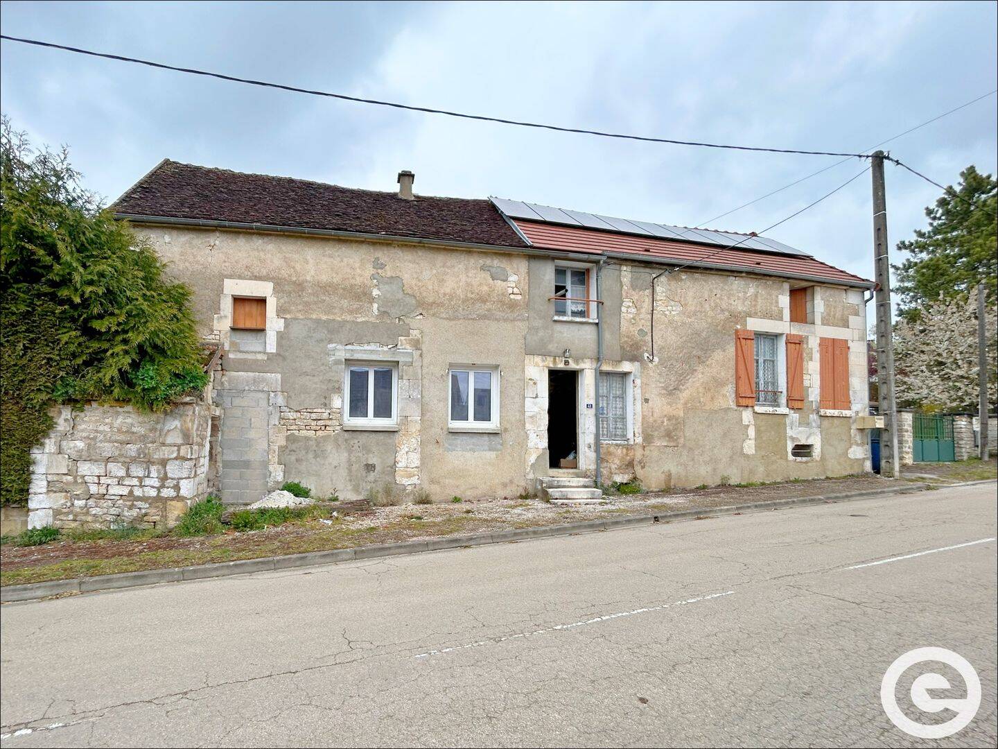 Maison 4 pièces 178 m² · à Courson-les-Carrières · 178 m² · 50 000 €