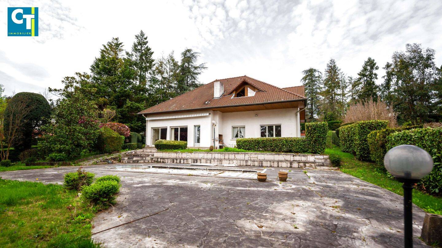 Maison 8 pièces 414 m² · à L'Étrat · 414 m² · 540 000 €