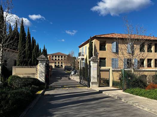 Appartement à vendre 230 000 € 2 pièces 1 chambre 47 m² RDC Golf-Embus-Enco de Botte-Bellons Allauch 13190