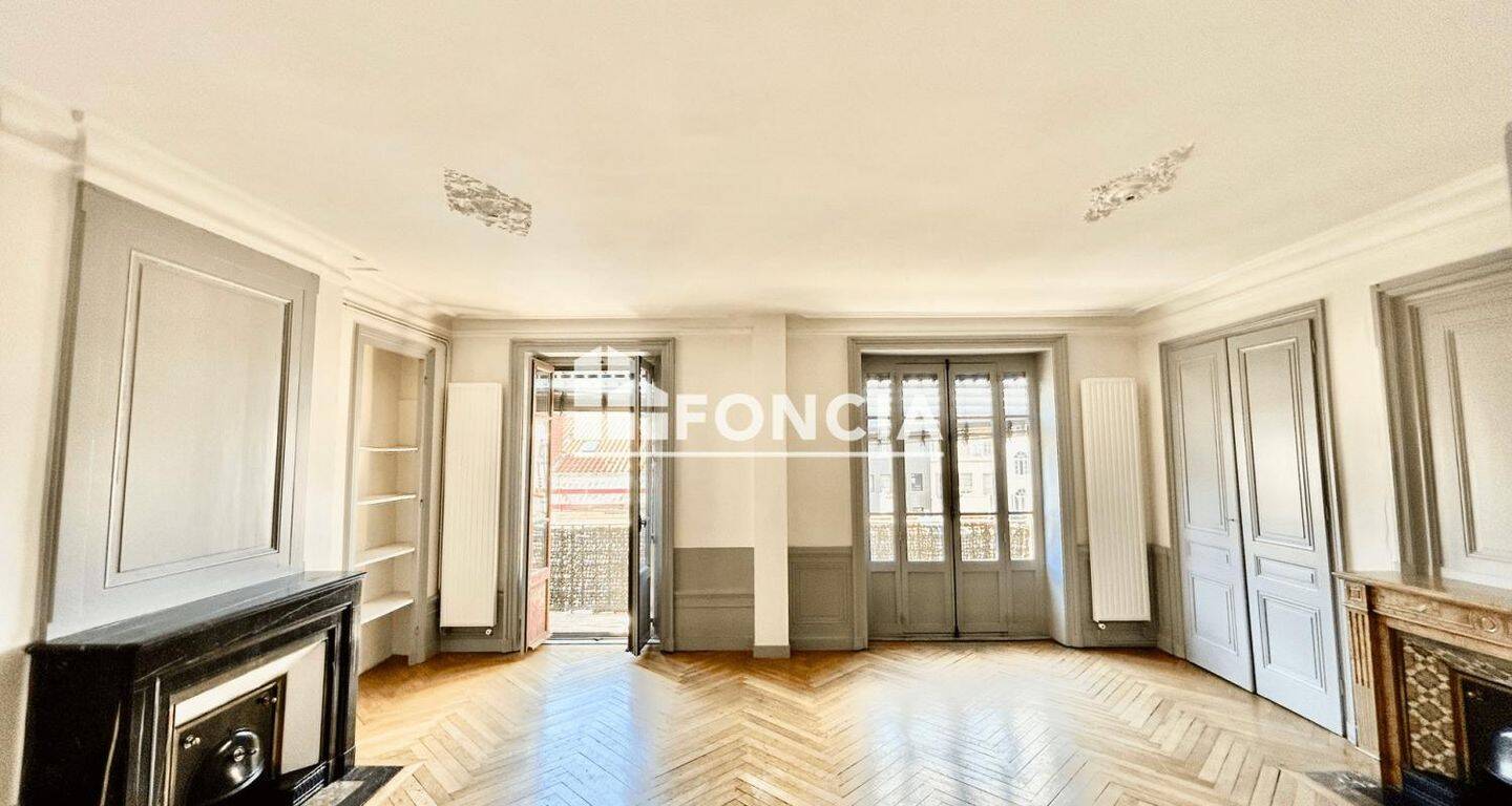 Appartement 5 pièces 122 m² · à Lyon 3ème Arrondissement · 121,7 m² · 2 120 €/mois