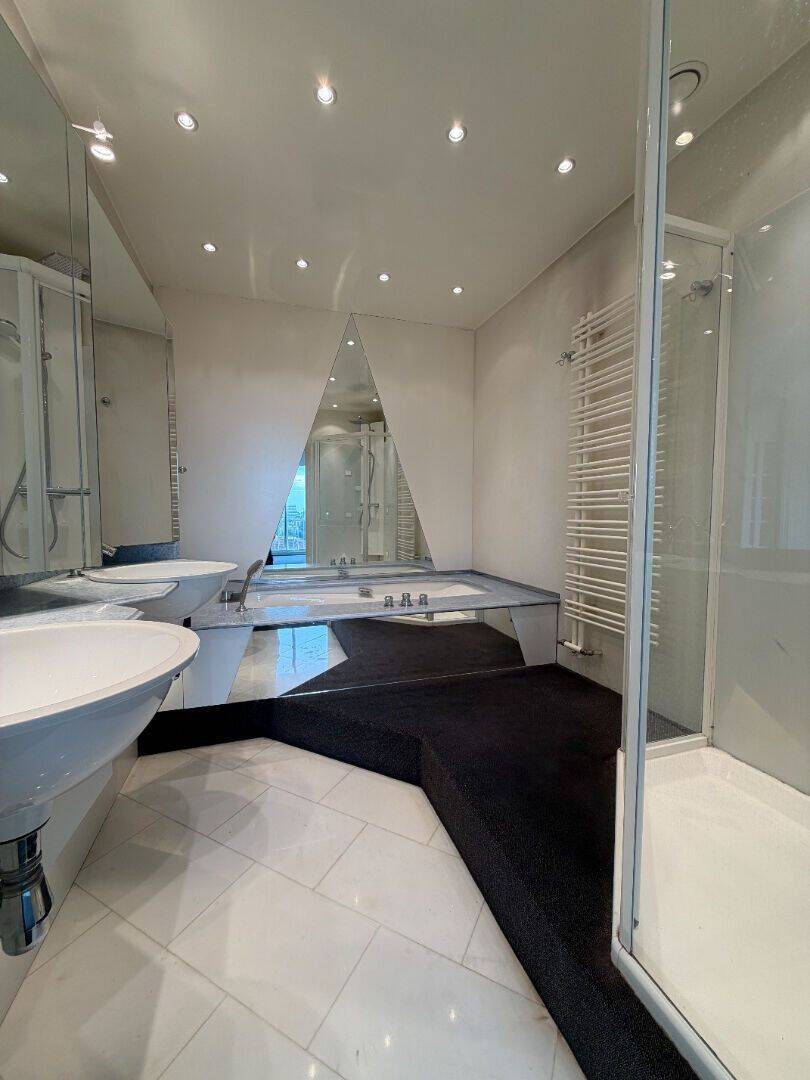 APPARTEMENT T6 EN DUPLEX AVEC TERRASSE, GARAGES ET CAVES, DERNI — 14