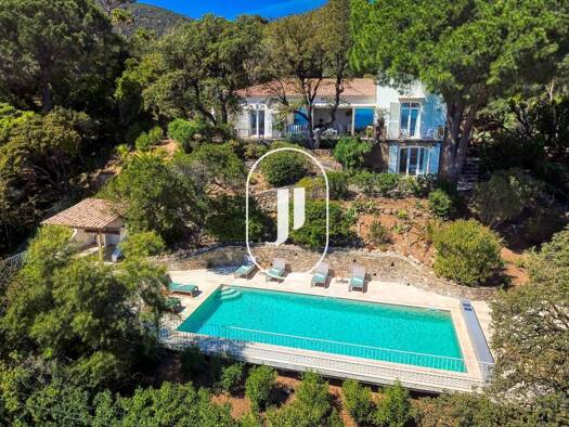 Villa à vendre 3 190 000 € 7 pièces 5 chambres 160 m² 1 623 m² de terrain Cavalaire-sur-Mer 83240