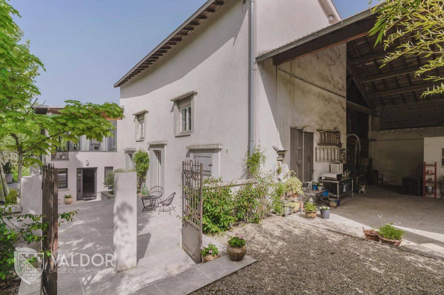 Maison 12 pièces 407 m² · à La Tour-de-Salvagny · 407,2 m² · 1 190 000 €