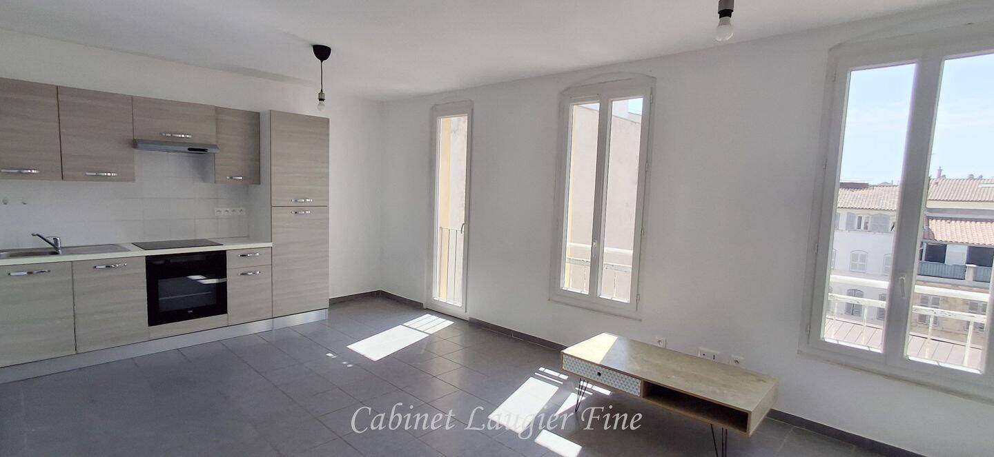 Appartement 2 pièces 50 m² · à Marseille 1er Arrondissement · 49,7 m² · 718 €