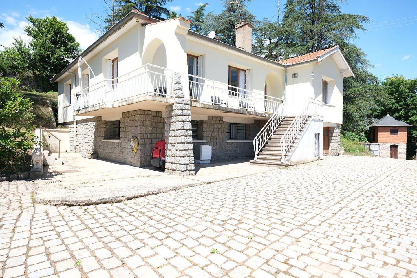 Maison 7 pièces 140 m² · à Chabanière · 140 m² · 309 000 €