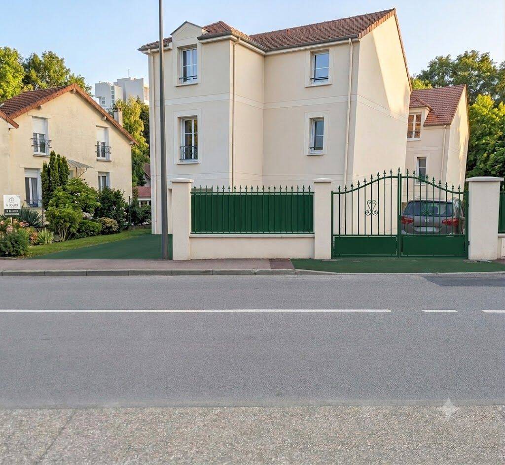 Maison 6 pièces 145 m² · à Saint-Germain-en-Laye · 145 m² · 3 300 €/mois