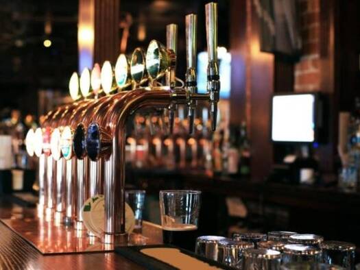 Bar / Café à vendre Fonds de commerce 185 000 € 141 m² d'espace de restauration Cambrai 59400