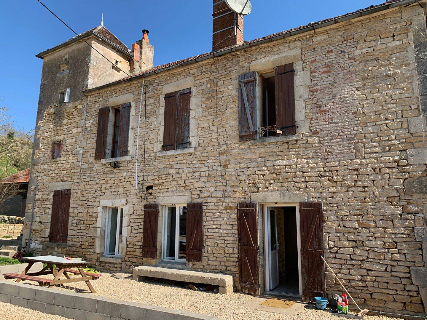 Maison 6 pièces 138 m² · à Clamecy · 137,6 m² · 129 000 €