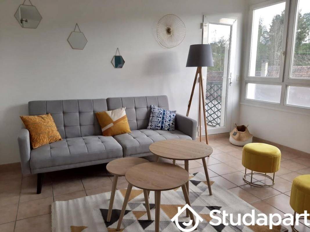 1 pièce 12 m² · à Bures-sur-Yvette · 12 m² · 640 €