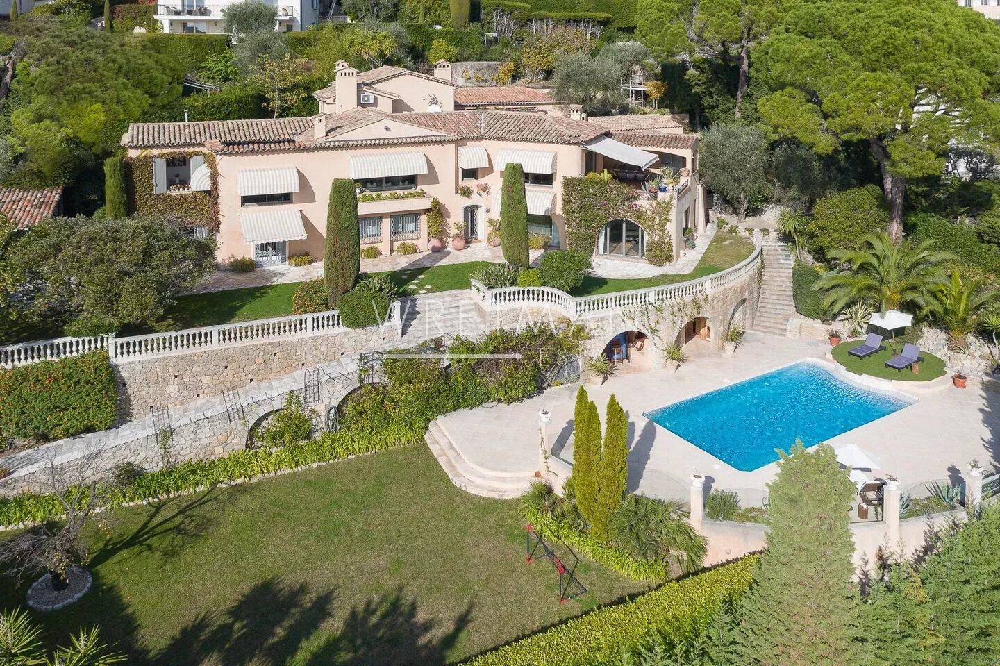 Maison 10 pièces 476 m² · à Mougins · 475,5 m² · 4 900 000 €