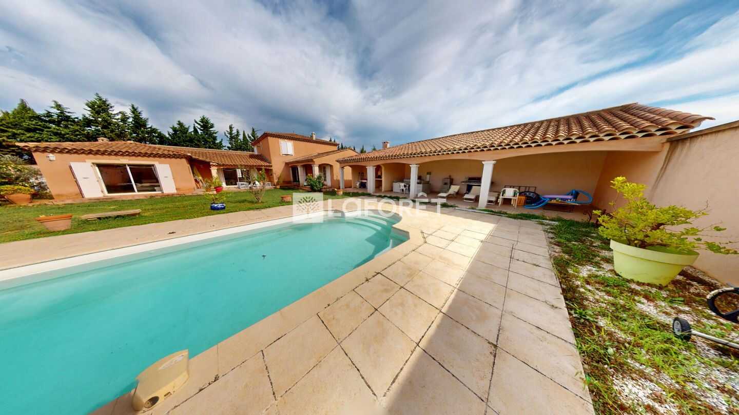 Maison 7 pièces 230 m² · à Berre-l'Étang · 230,5 m² · 2 500 €/mois