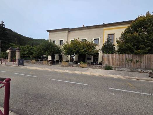 Hôtel à vendre Fonds de commerce 199 600 € 1 m² d'espace de restauration Alzon 30770