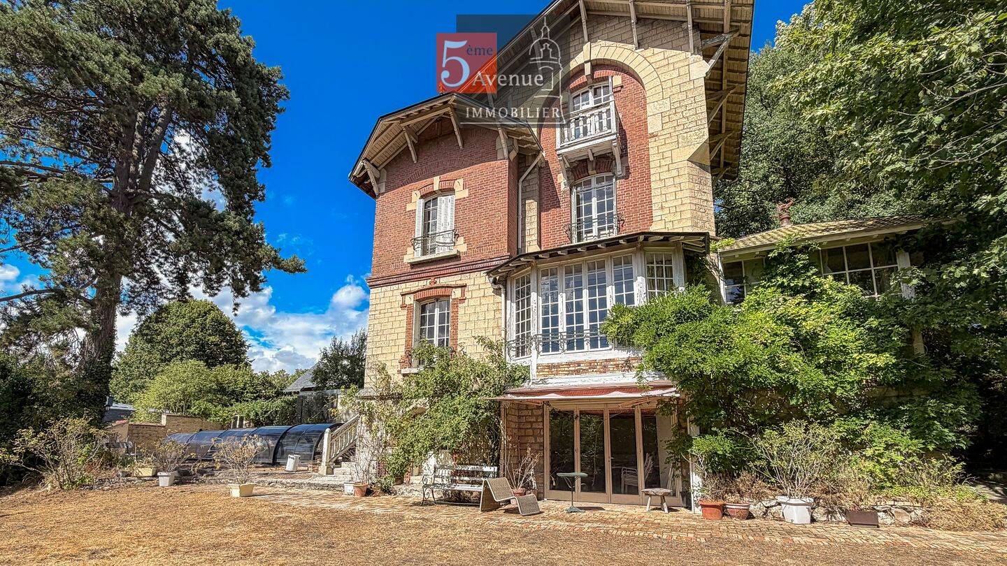 Maison 9 pièces 240 m² · à Coye-la-Forêt · 240 m² · 1 150 000 €