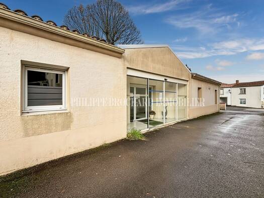 Local d'activités à vendre 243 570 € 139 m² d'espace de stockage Mareuil-sur-Lay-Dissais 85320