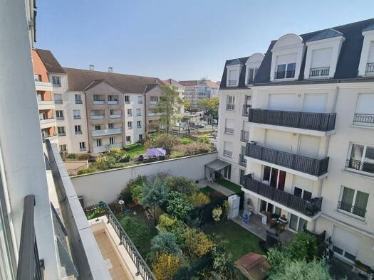 Appartement à vendre - Première occupation 325 000 € 3 pièces 2 chambres 63,4 m² Étage 3/3 Varenne-Centre-Rive Charmante Noisy-le-Grand 93160