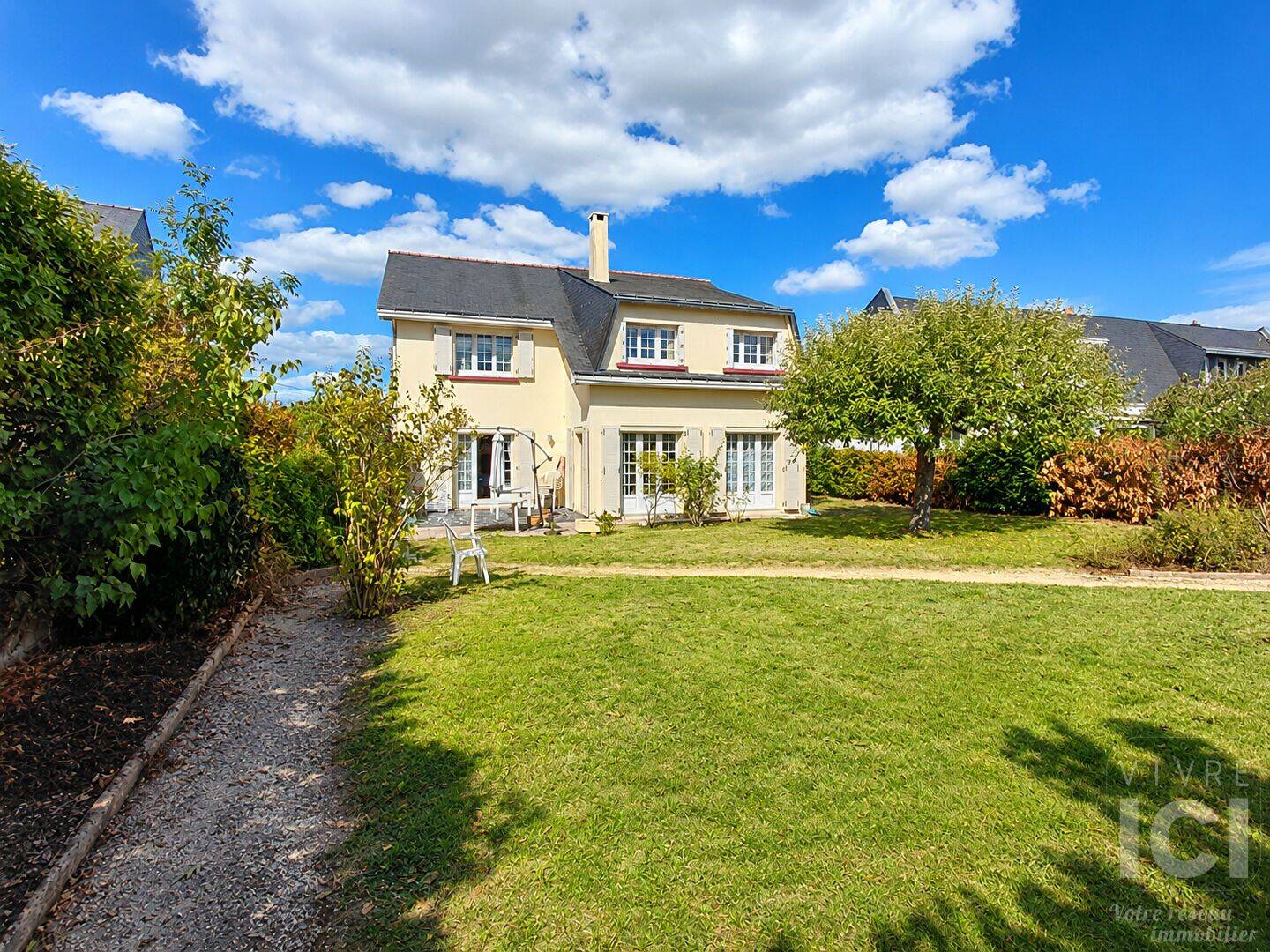 Maison 10 pièces 229 m² · à Sainte-Luce-sur-Loire · 229 m² · 557 470 €