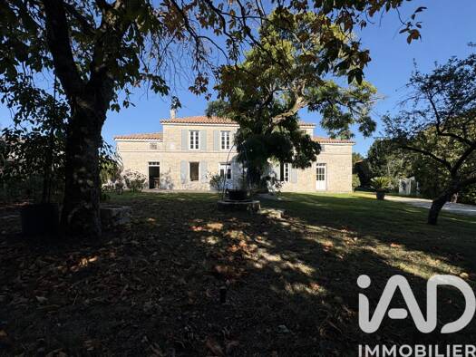 Maison à vendre 488 250 € 7 pièces 4 chambres 170 m² 1 548 m² de terrain Ardillières 17290