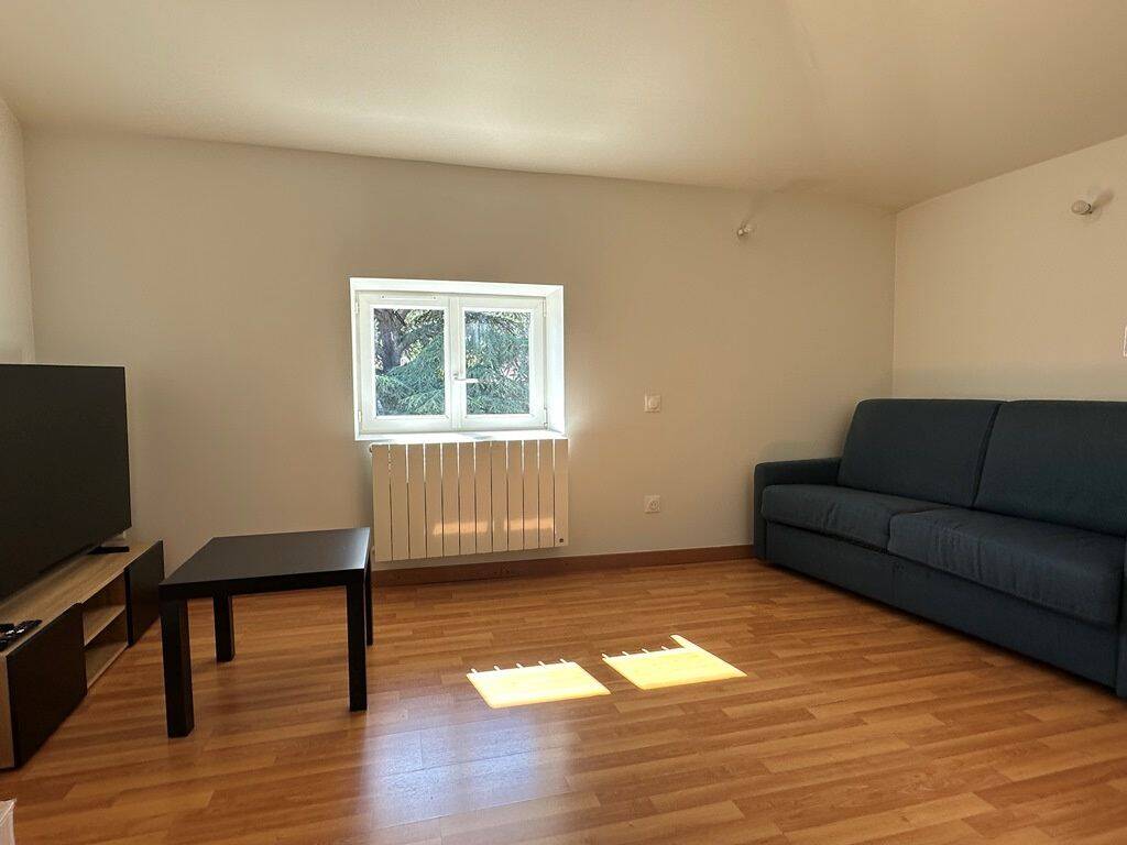 Appartement 1 pièce 30 m² · à Couzon-au-Mont-d'Or · 29,5 m² · 492 €