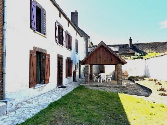 Maison 9 pièces 230 m² · à Arces-Dilo · 230 m² · 158 500 €