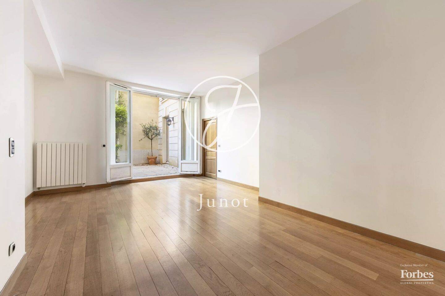 Appartement 3 pièces 72 m² · à Paris 8ème Arrondissement · 71,9 m² · 3 500 €
