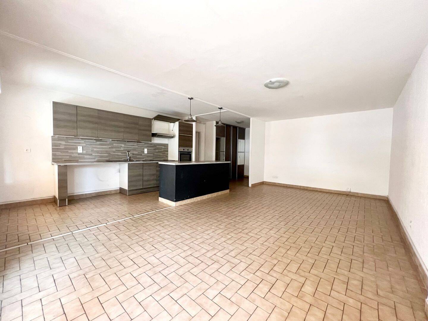 Appartement 3 pièces 77 m² · à Nîmes · 76,5 m² · 850 €