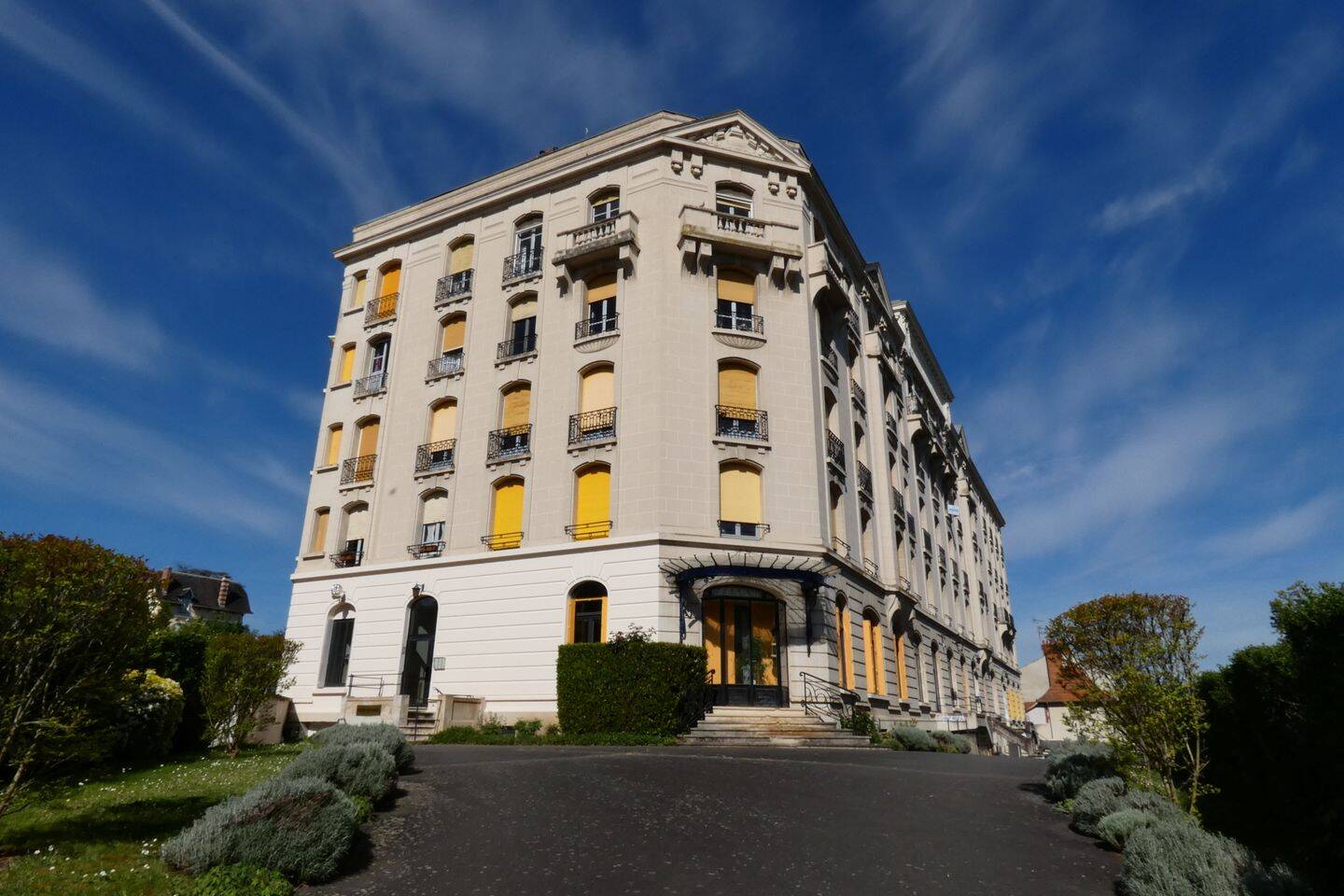 Appartement 3 pièces 93 m² · à Néris-les-Bains · 93 m² · 130 000 €