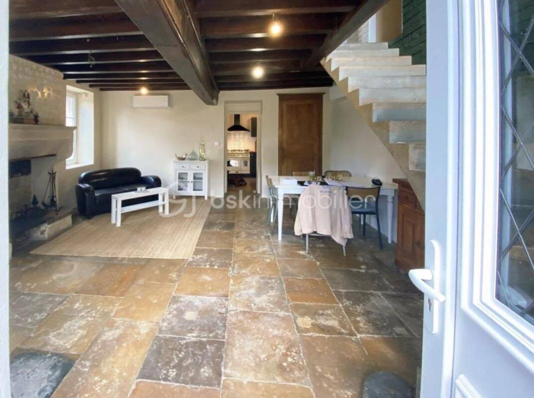 Maison 7 pièces 162 m² · à Vault-de-Lugny · 162 m² · 243 000 €