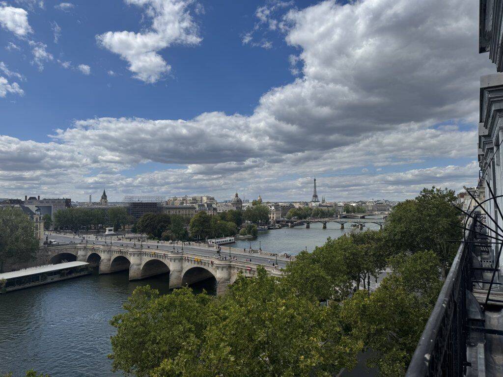 Appartement 5 pièces 146 m² · à Paris 1er Arrondissement · 146 m² · 5 076 €