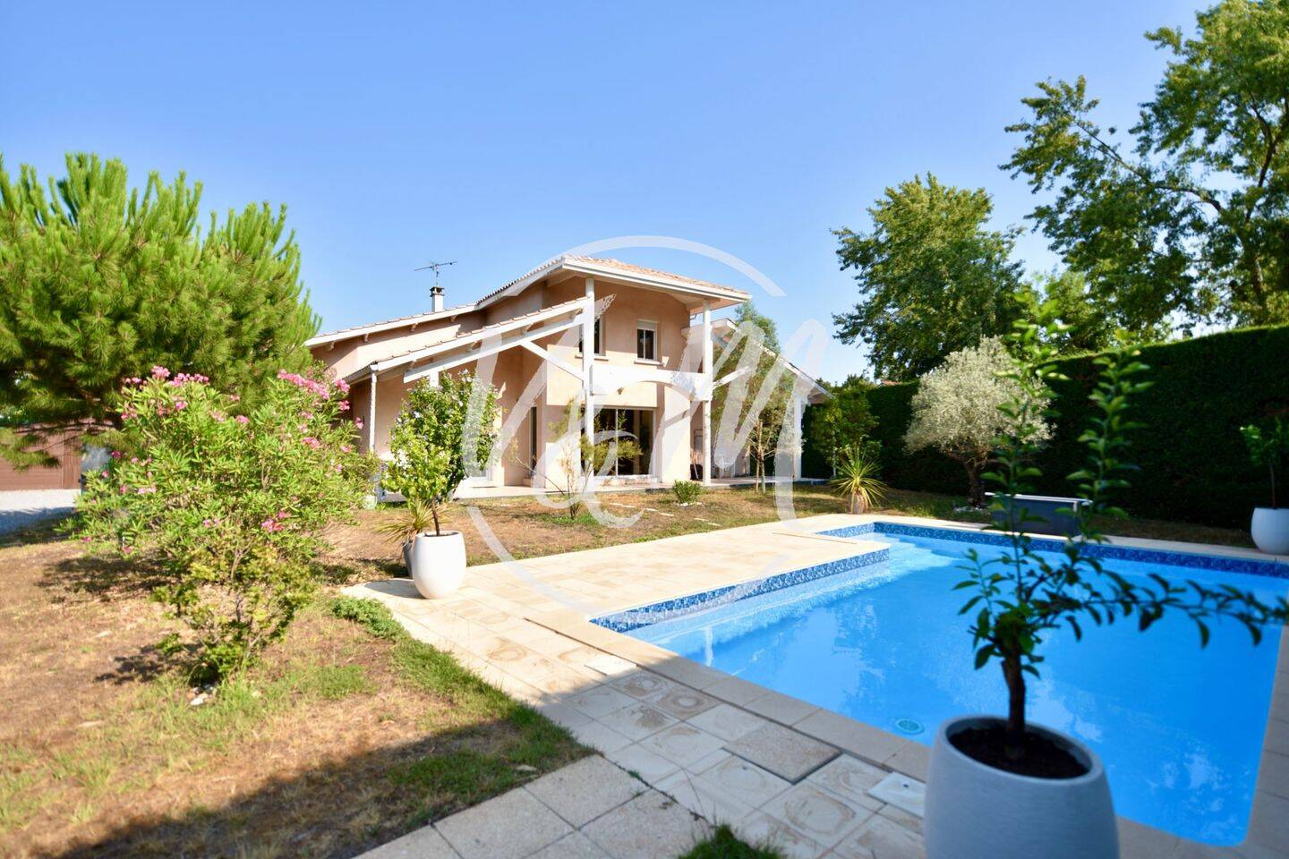 Maison 5 pièces 136 m² · à Arès · 135,5 m² · 699 480 €