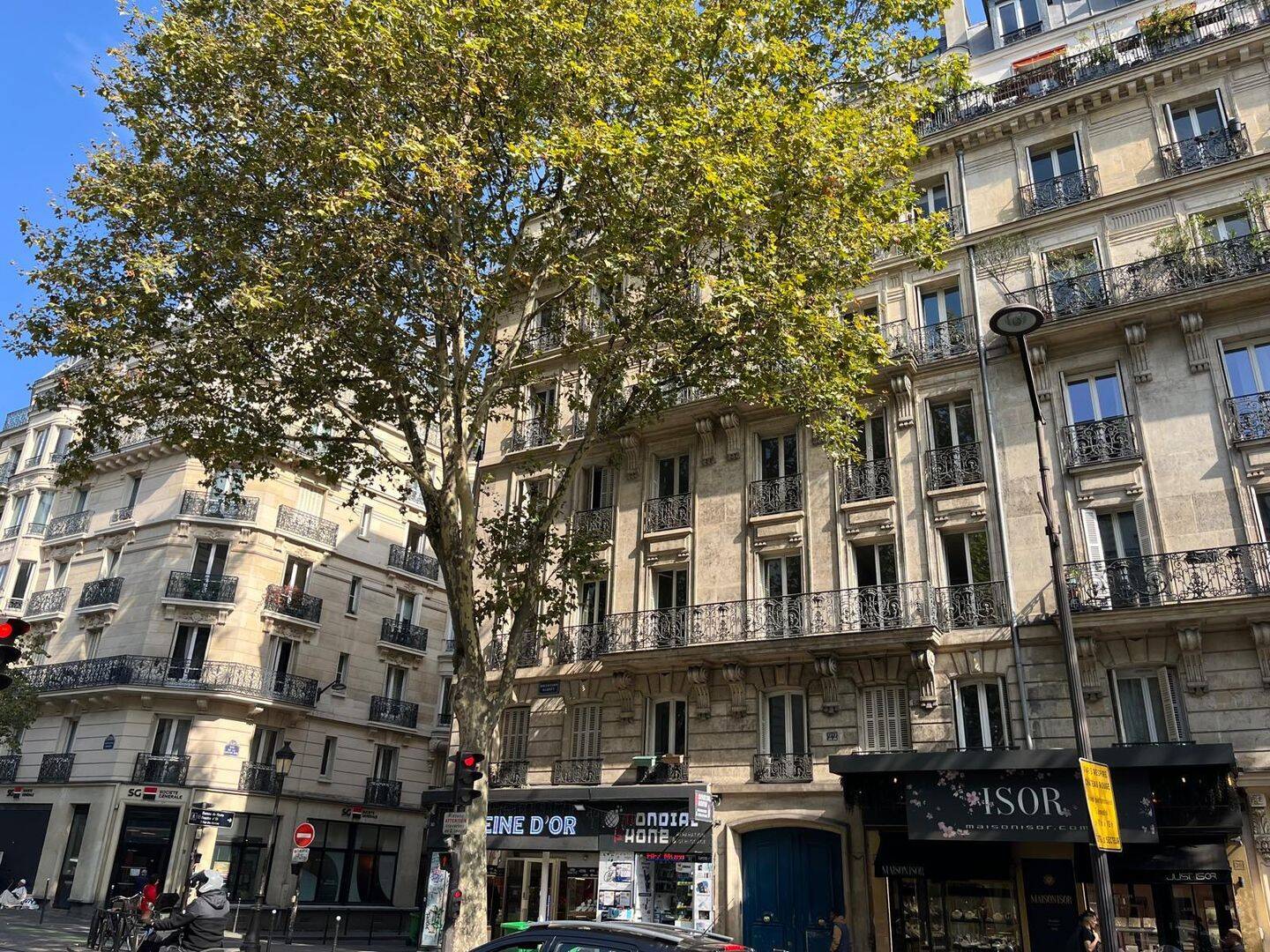 Appartement 5 pièces 125 m² · à Paris 18ème Arrondissement · 124,8 m² · 945 000 €