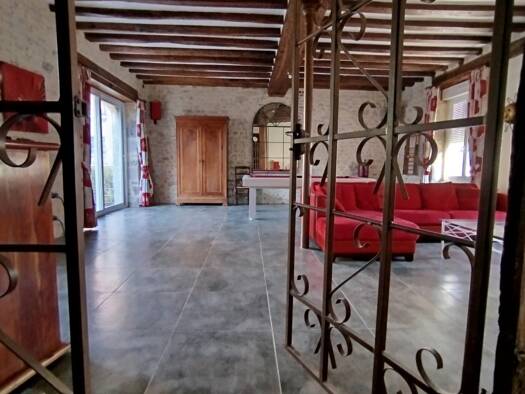 Maison à vendre 299 000 € 12 pièces 7 chambres 279 m² 3 000 m² de terrain Binas 41240