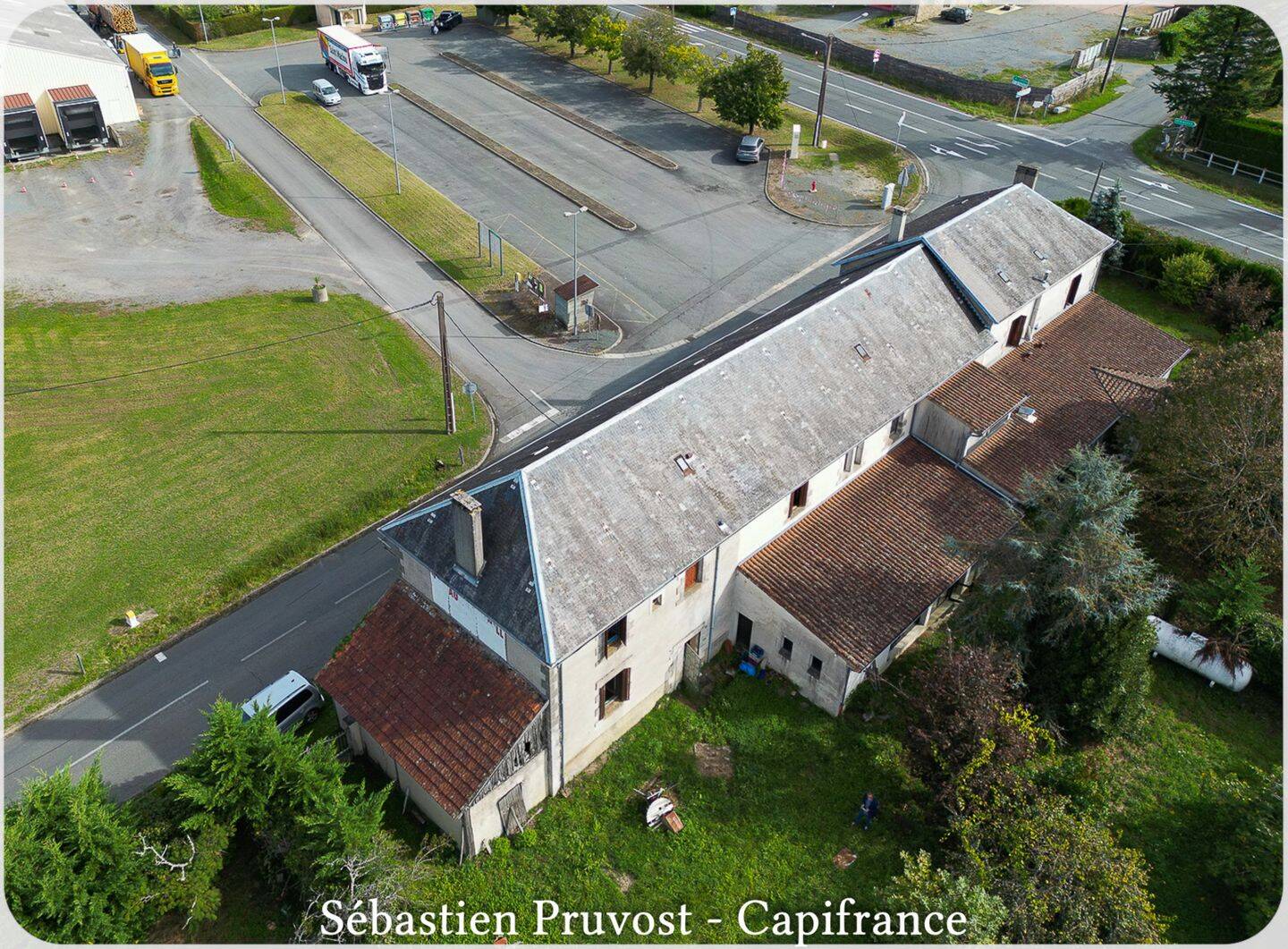 Maison 22 pièces 642 m² · à Chalais · 642 m² · 180 000 €