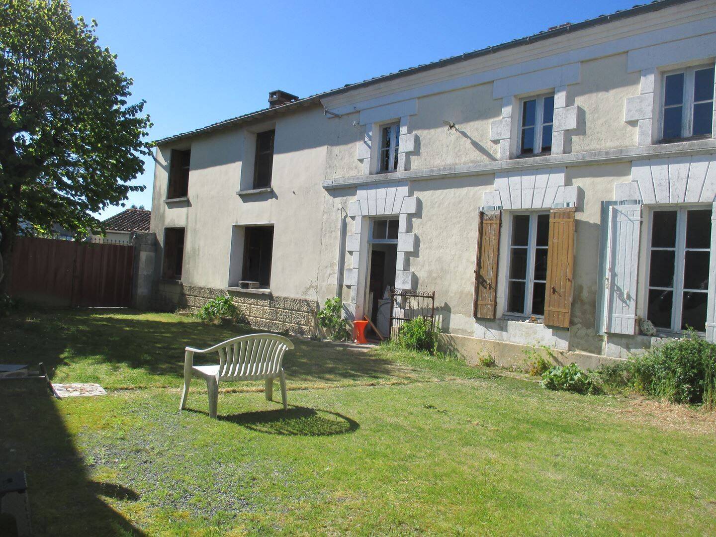 Maison 10 pièces 230 m² · à Matha · 230 m² · 120 000 €