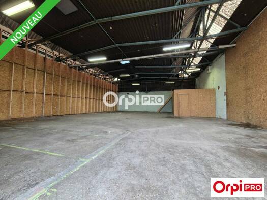 Local d'activités à louer 900 € 244 m² d'espace de stockage Romans-sur-Isère 26100