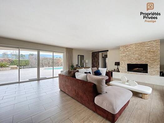 Villa à vendre 1 230 000 € 5 pièces 4 chambres 205 m² 3 965 m² de terrain Ollières 83470